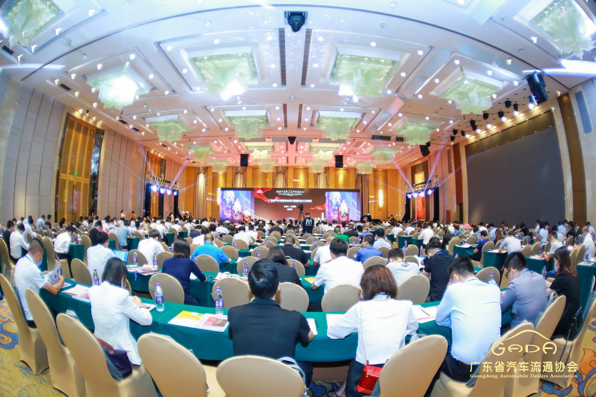 喜报丨乐鱼官方网站在线登录入口-乐鱼leyu(中国)“包揽”省汽车流通行业颁奖礼53项大奖(图1)